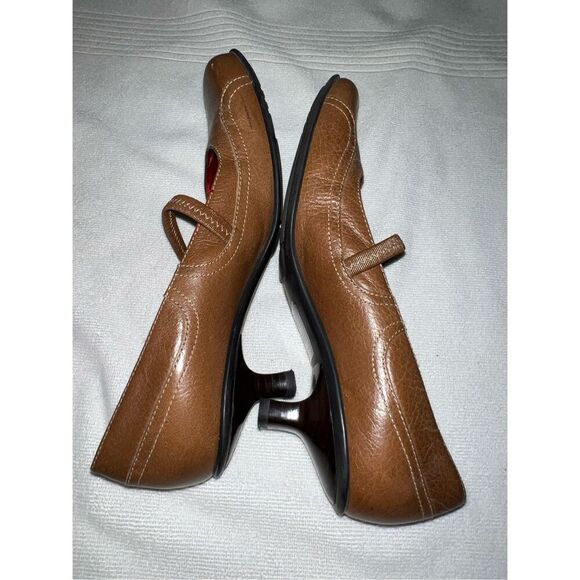 Women’s Vintage Brown/Caramel Loafer Kitten Heel 8 - Picture 5 of 8
